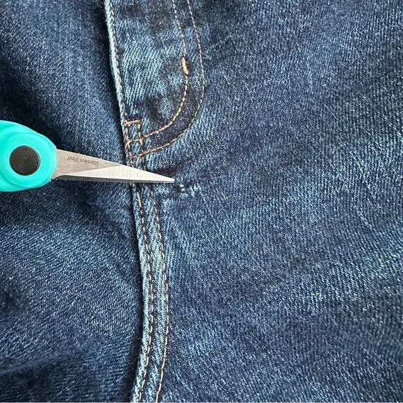 Lauren Ralph Lauren Classic Bootcut Jeans. Dark wash. Size 8 - Picture 11 of 11